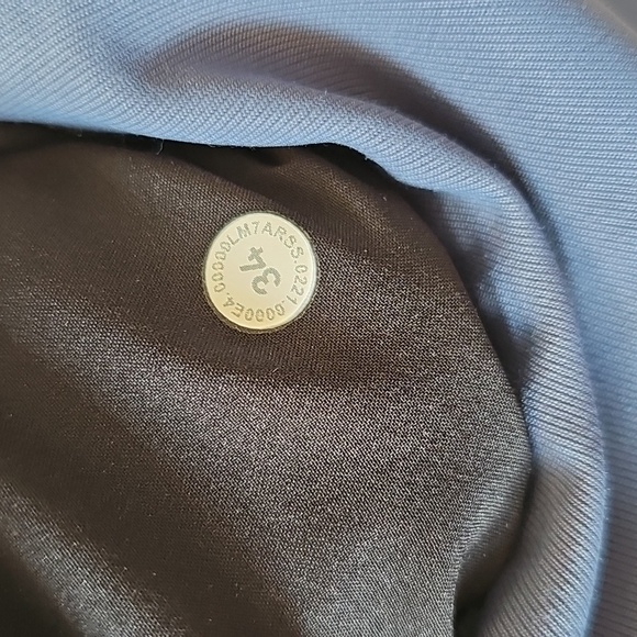 2021 Lululemon Utility Cargo Shorts 8" Inseam, Size 34 - Picture 11 of 16